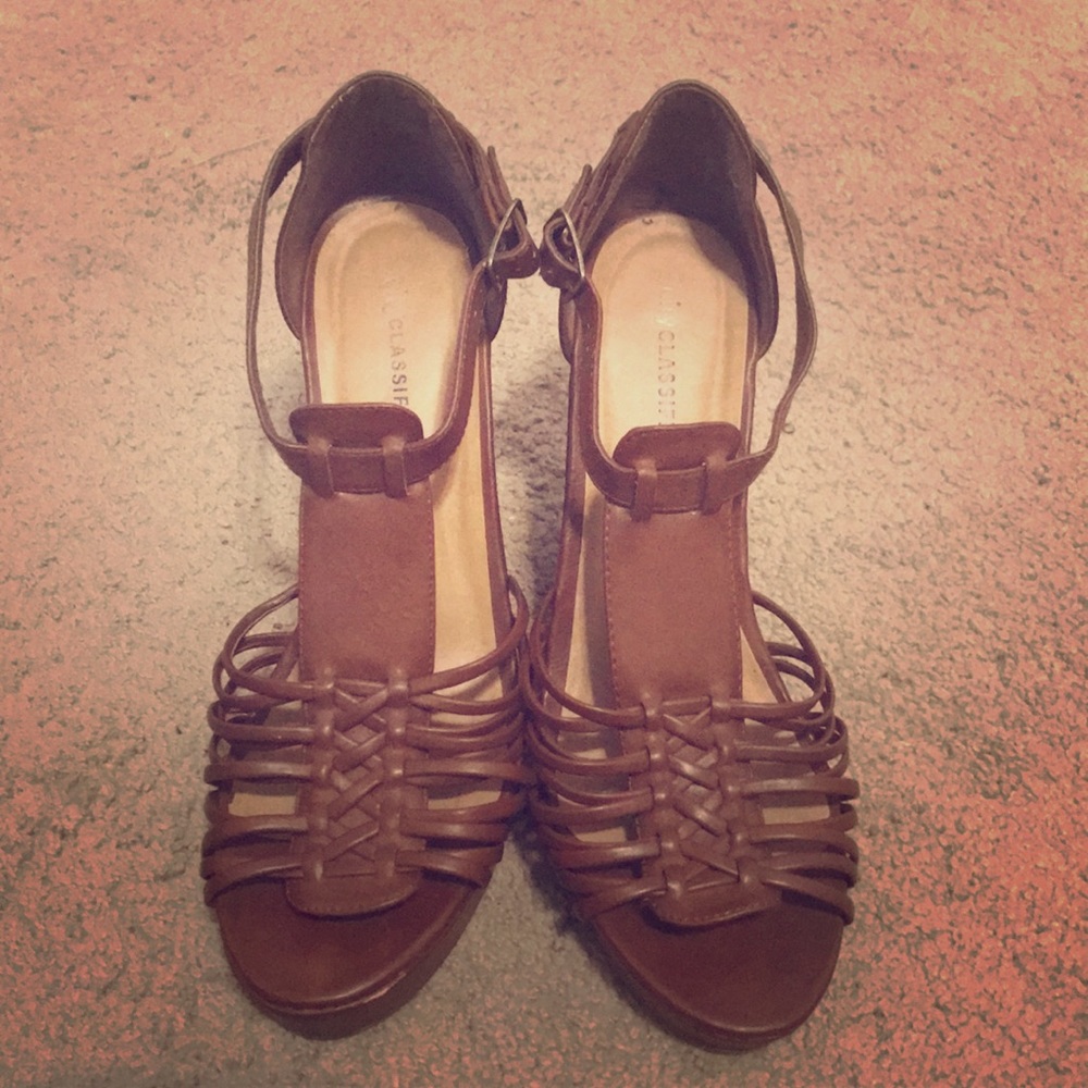 Tan platform wedges, perfect for a night out!